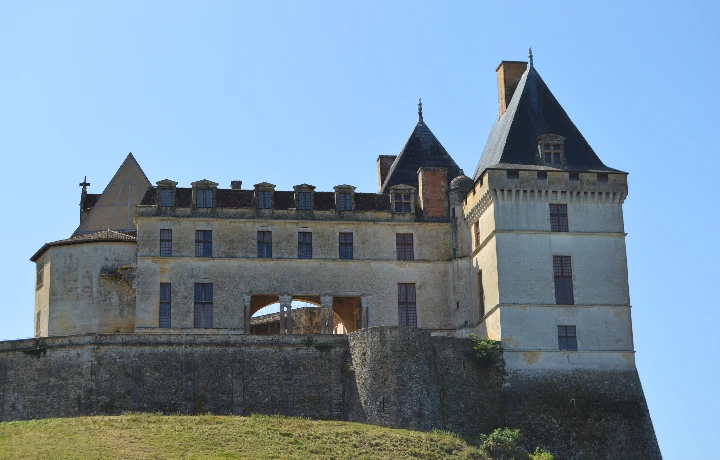 Eropuit Kasteel Van Biron